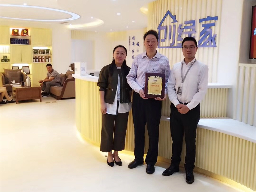 熱烈祝賀楊總簽約創綠家巴中市區級代理！