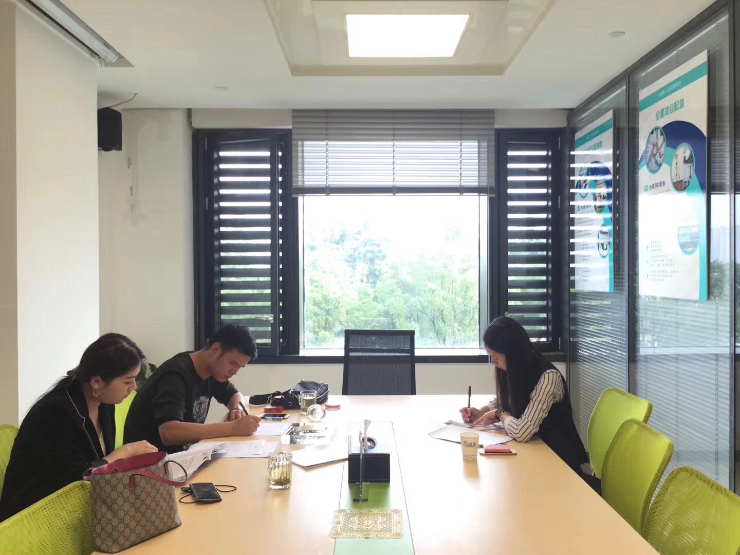 熱烈祝賀楊總簽約創(chuàng)綠家浙江省縣級市代理! 熱烈祝賀楊總簽約創(chuàng)綠家浙江省縣級市代理!