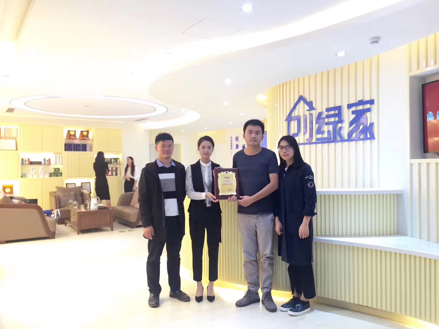 熱烈祝賀余總簽約創(chuàng)綠家江蘇省縣級市代理！