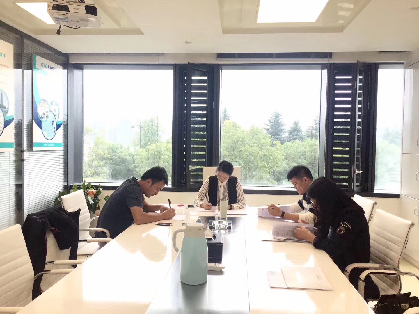 熱烈祝賀余總簽約創(chuàng)綠家江蘇省縣級市代理！