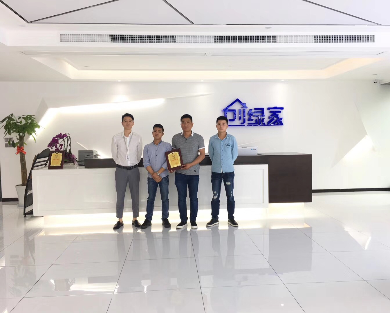 熱烈祝賀楊總、吳總、甘總簽約創綠家長沙市區級代理！