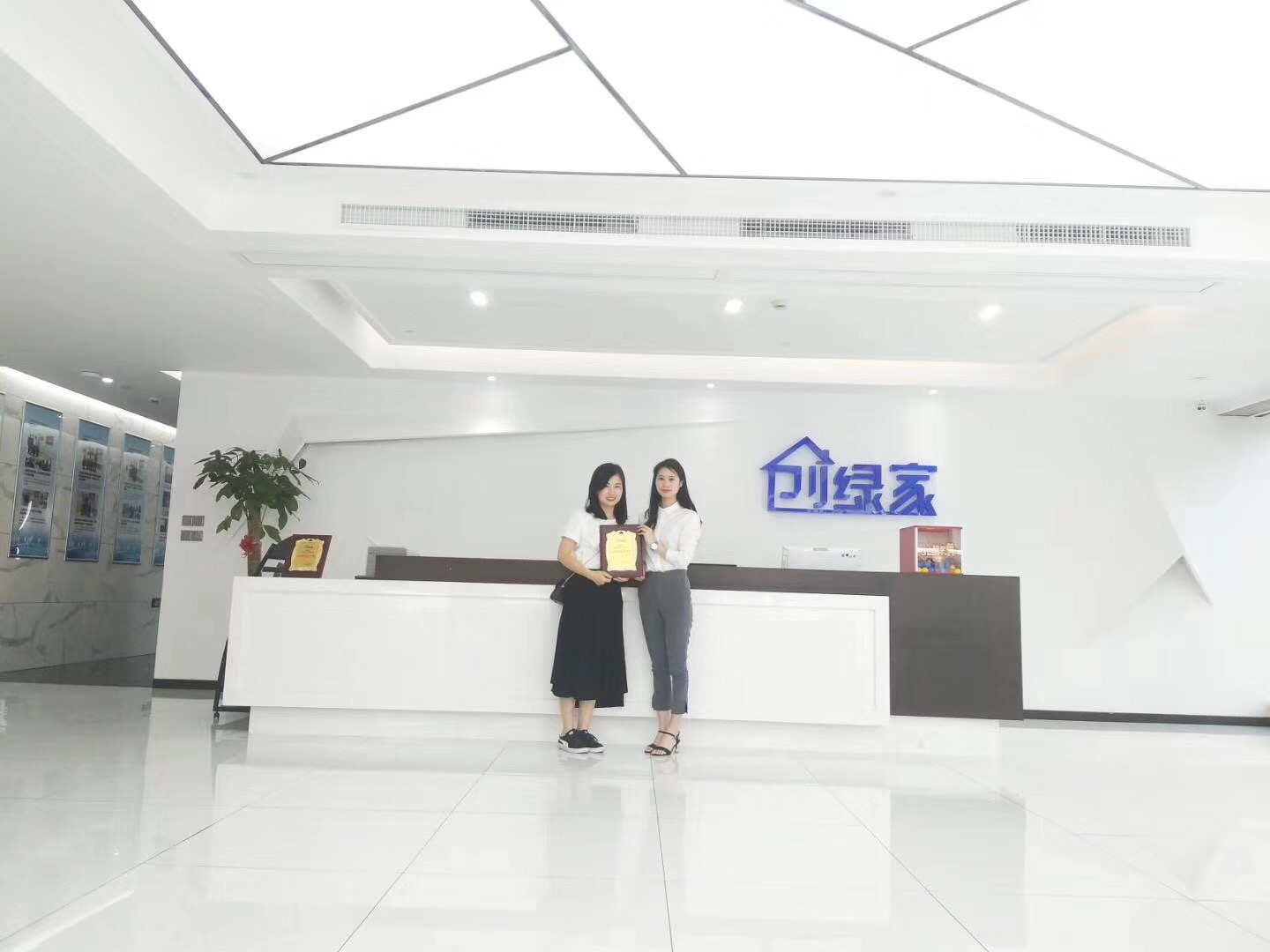 熱烈祝賀姚總、張總夫婦簽約創(chuàng)綠家揚(yáng)州市區(qū)級代理！