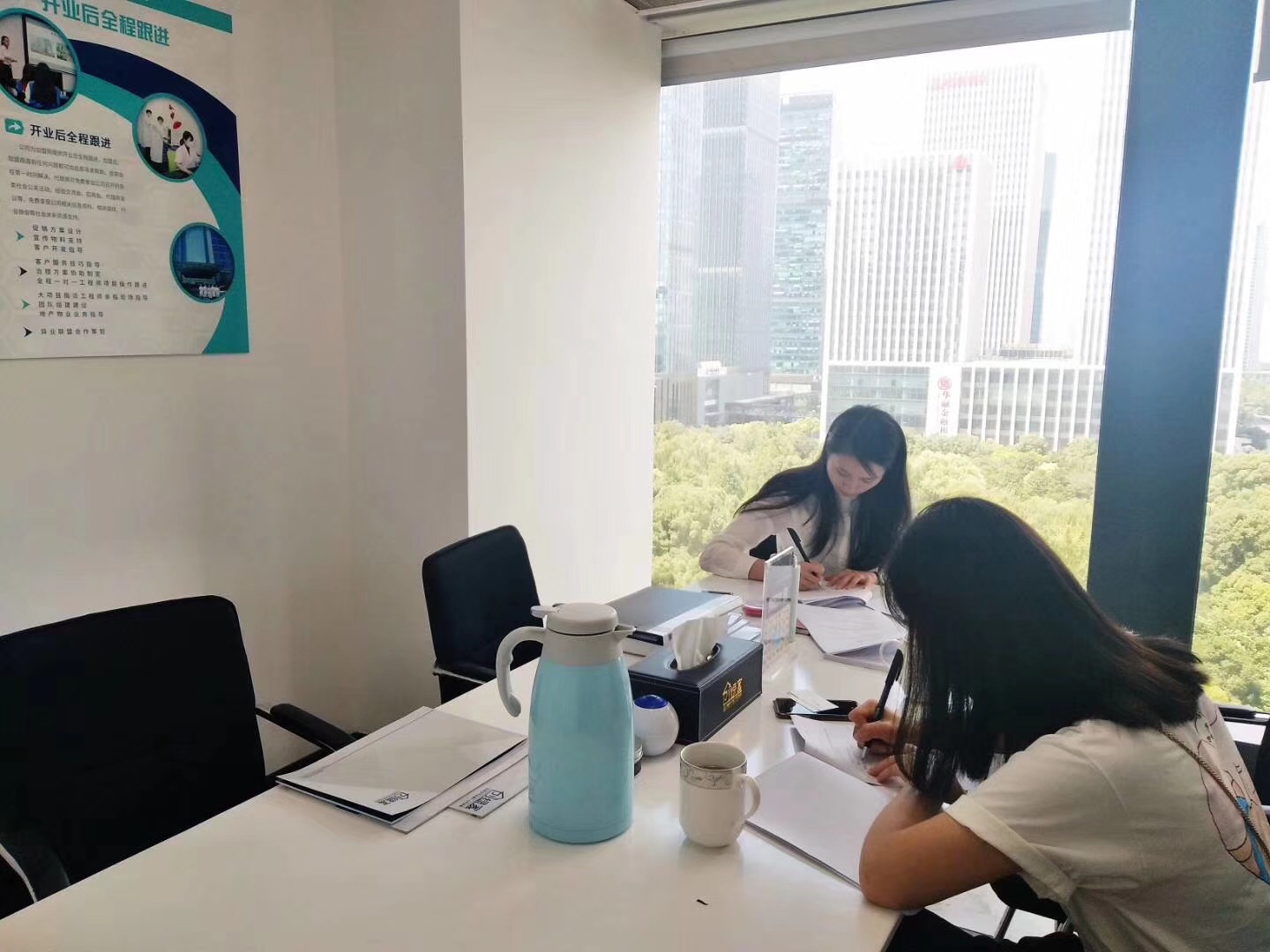 熱烈祝賀姚總、張總夫婦簽約創(chuàng)綠家揚(yáng)州市區(qū)級代理！