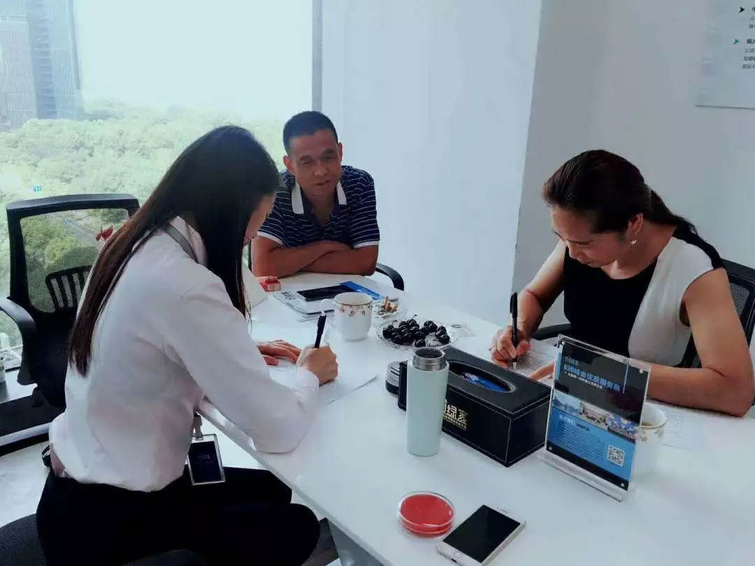 熱烈祝賀李總簽約創(chuàng)綠家河南省區(qū)級(jí)代理! 熱烈祝賀李總簽約創(chuàng)綠家河南省區(qū)級(jí)代理!