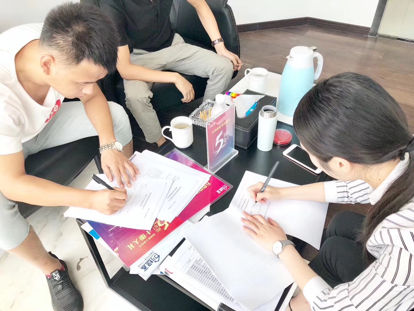 熱烈祝賀孫總、高總簽約創(chuàng)綠家西安市區(qū)級代理！