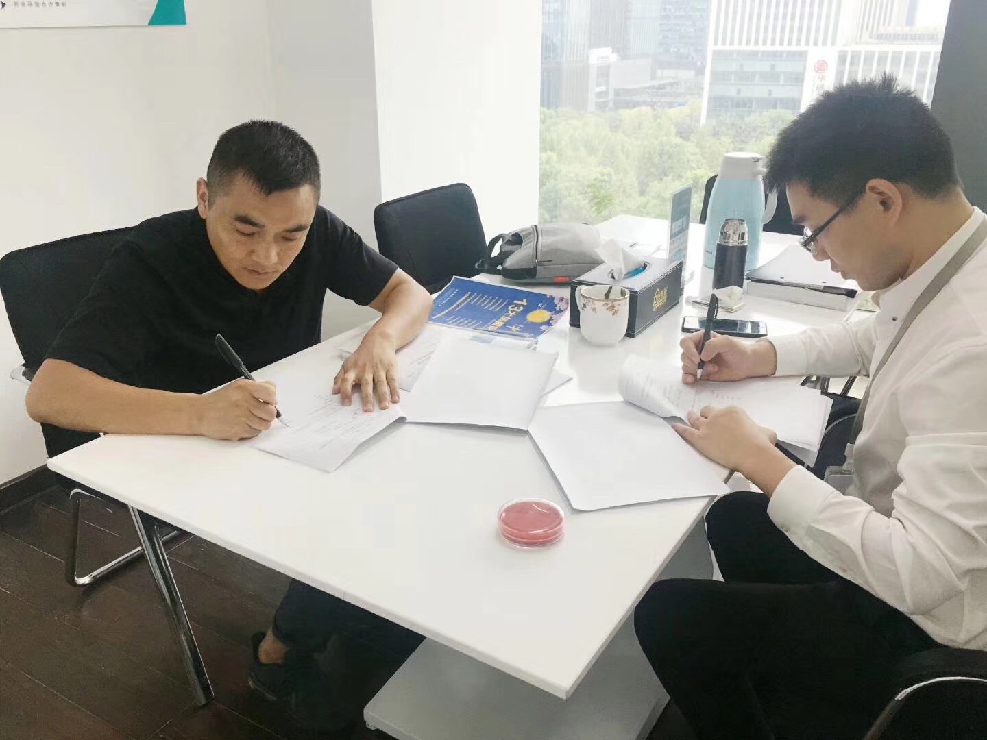 熱烈祝賀夏總簽約創綠家深圳市區級代理！