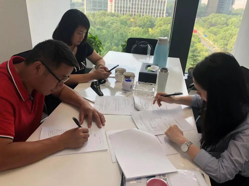 熱烈祝賀范總夫婦簽約創(chuàng)綠家湖北省荊州市區(qū)級(jí)代理!