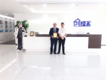 熱烈祝賀尚總、鄧總夫婦簽約創綠家四川省市級代理!