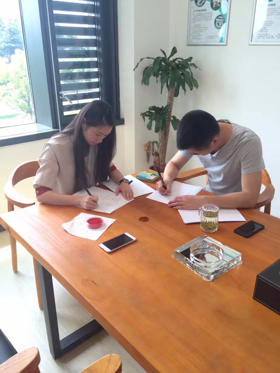 熱烈祝賀商丘曹總簽約創(chuàng)綠家! 熱烈祝賀商丘曹總簽約創(chuàng)綠家!